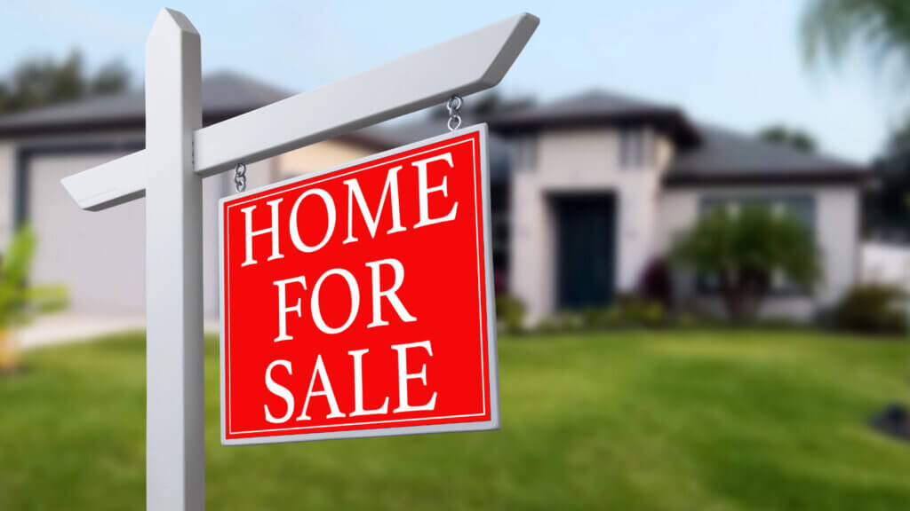 who buy houses - image
