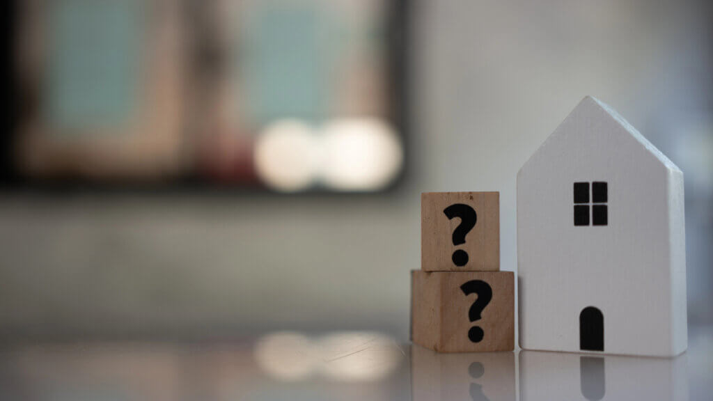is it a bad time to sell a house - image